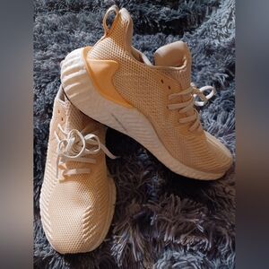 Women's Adidas alphaboost system size 9...7.5 in guys size